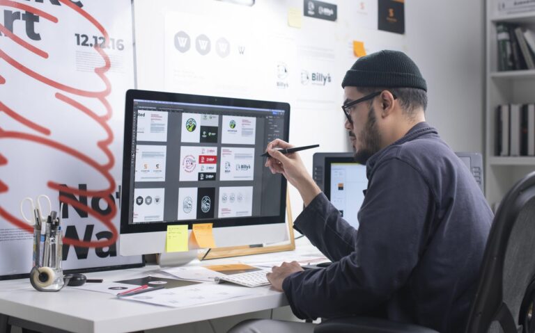 graphic-designer-768x479